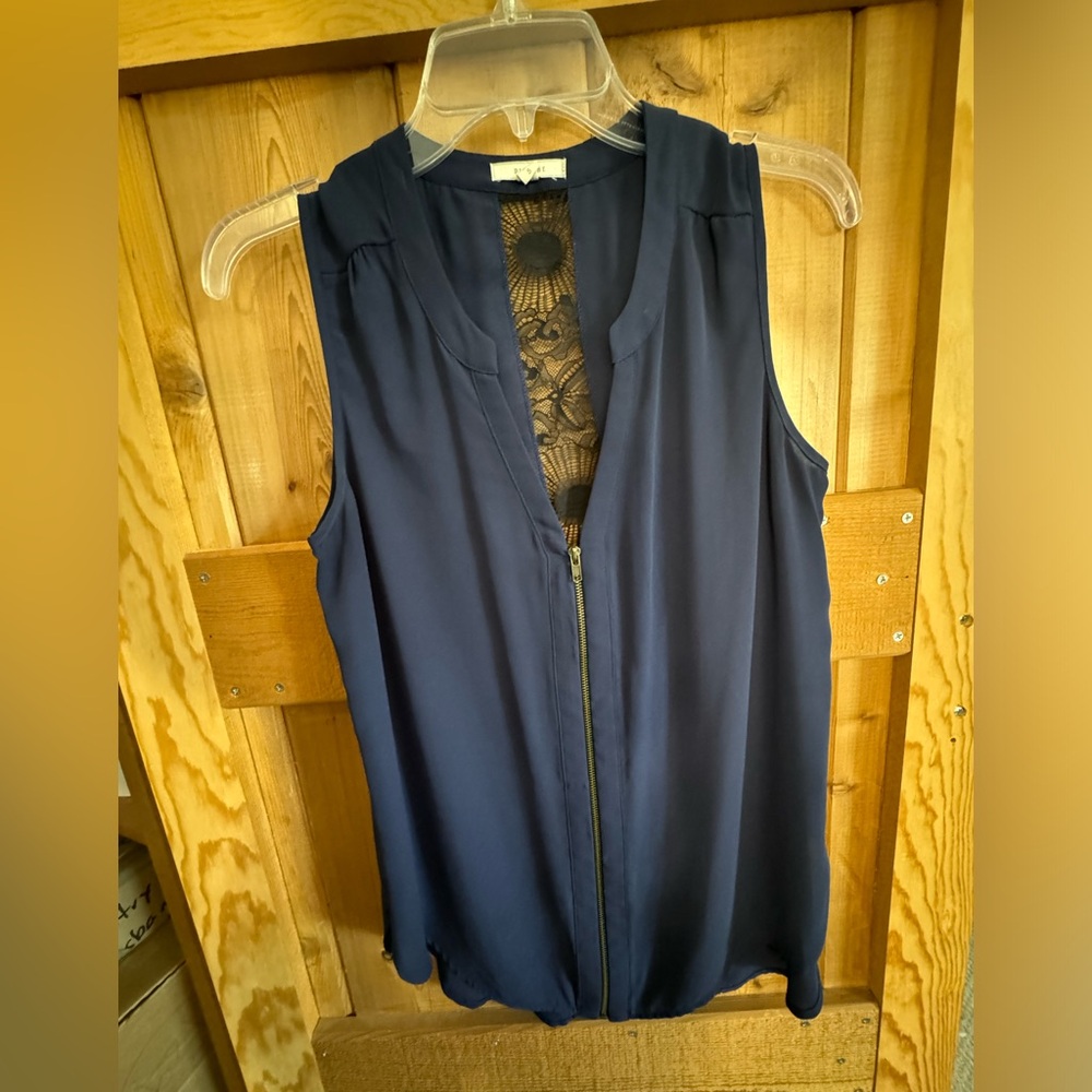 Nave blue and lace back lined blouse with front zipper